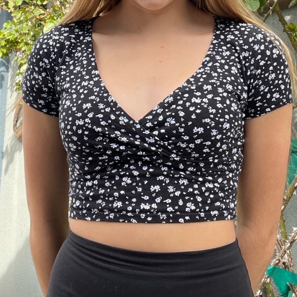 tilts floral crop top - Picture 2 of 3